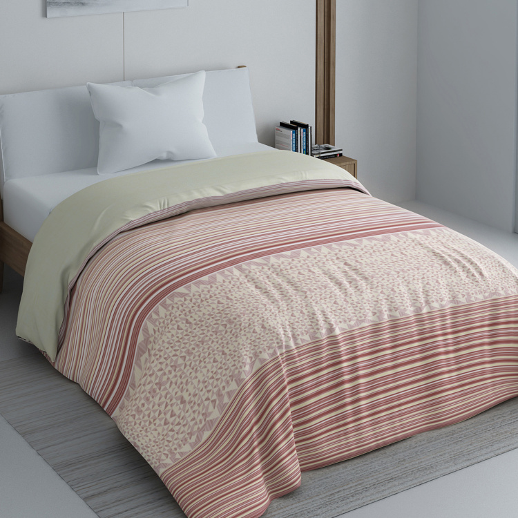 Spaces Geostance Printed Single Bed Winter Quilt - 150 X 220 Cm