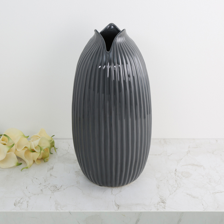 Marshmallow Textured Ceramic Vase - Sinlge Pc -18 cm x 18 cm x 40 cm