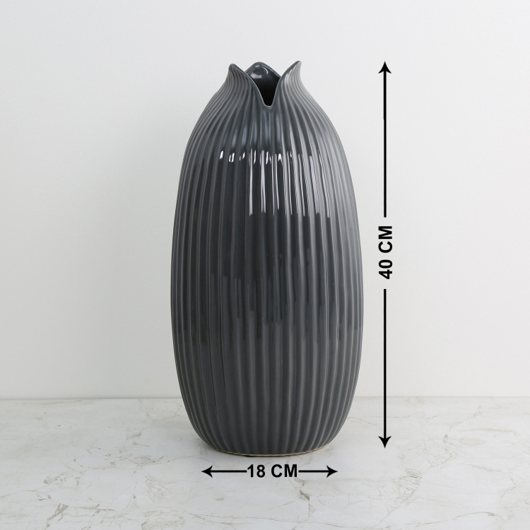 Marshmallow Textured Ceramic Vase - Sinlge Pc -18 cm x 18 cm x 40 cm