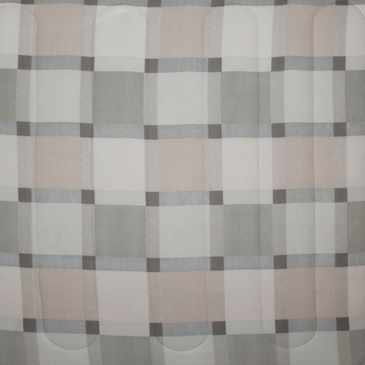 SPACES Welhome Unwinders Geometric Double Bed Quilt - 220 x 230 cm